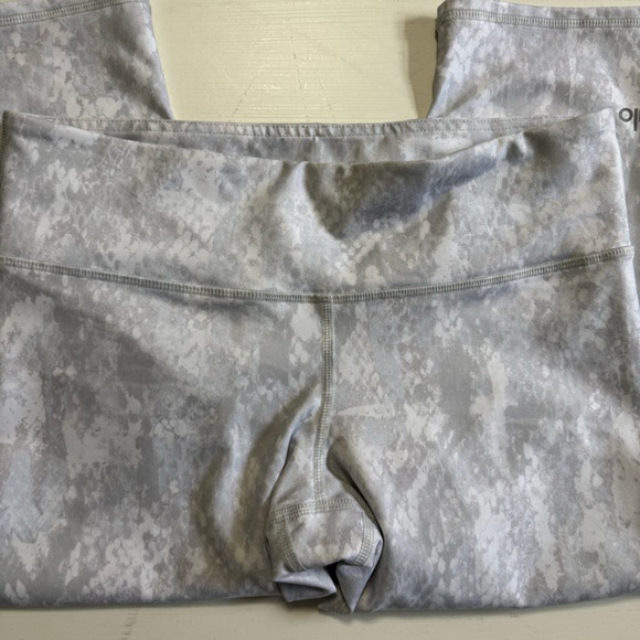 Alo Capri Leggings - Picture 4 of 4